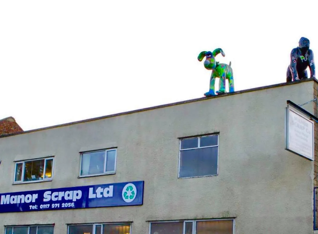 manor scrap building
